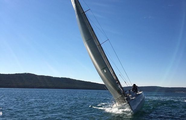 Full-Day Small-Group Dalmatian Coast Sailing Cruise from Split