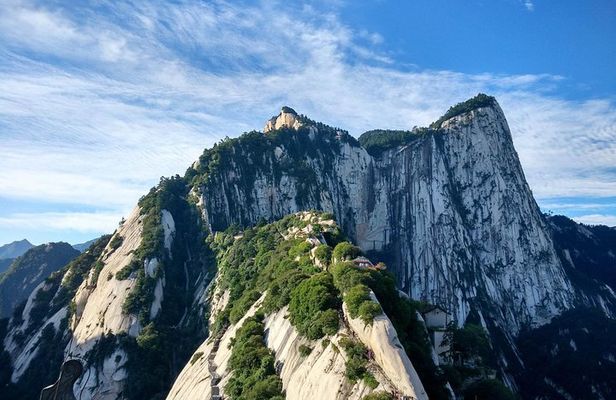 Private Day Tour: Mountain Huashan with Local Food