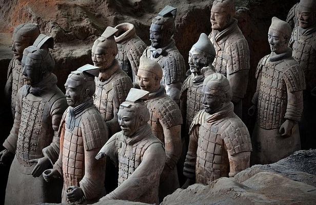 2-Day Classic Xi'an Tour Combo Package: Terracotta Warriors and Downtown Sightseeing