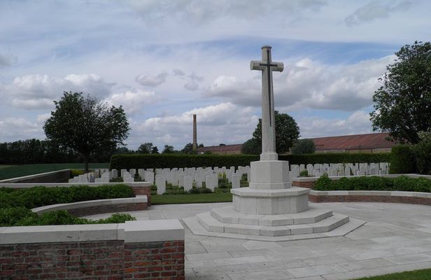 Private Full-Day Canadian WW1 Vimy and Somme Battlefield Tour from Bruges