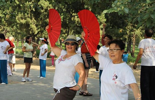 Temple of Heaven and Tai Chi Tour