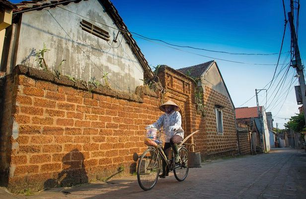 Day Trip to Duong Lam Ancient Village from Hanoi