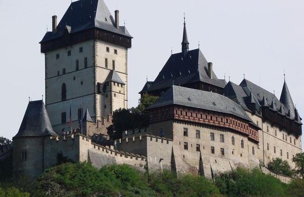 Private Full-Day Tour Karlstejn Castle and Crystal Glassworks from Prague