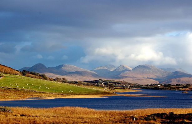Connemara & Connemara National Park day tour from Galway. Guided.