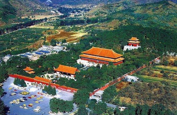 Private Tour to Mutianyu Great Wall and Ming Tombs from Beijing
