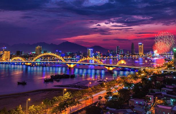 Da Nang by Night from Hoi An: Seafood dinner, night market and cruise trip