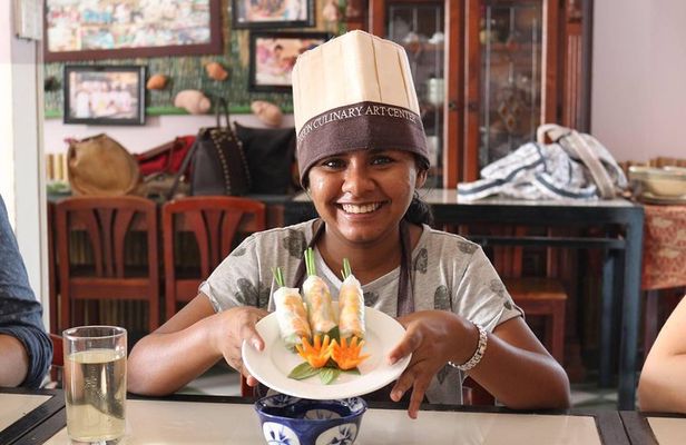 Small-group Cooking Class with Market visiting (4-5 hours)