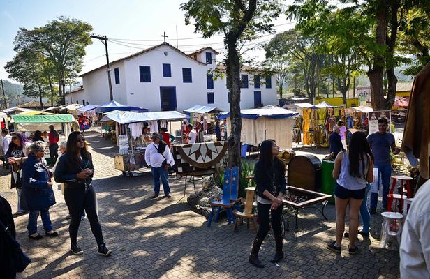Private 4-hour Tour of Embu das Artes with Handicraft Market