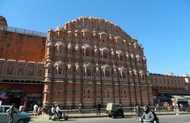 Book Admission Tickets, Cab & Tour Guide For Jaipur