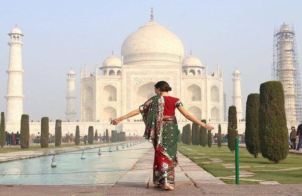 Same Day Taj Mahal Tour from Delhi in Traditional Indian Attire