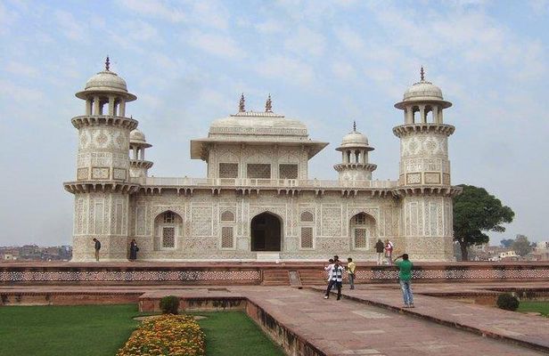Tomb of Itmad ud Daula, Chini Ka Rauza & Ram Bagh Tour