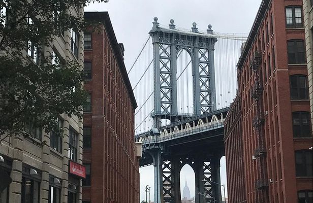 New York contrasts: Manhattan, The Bronx, Queens & Brooklyn