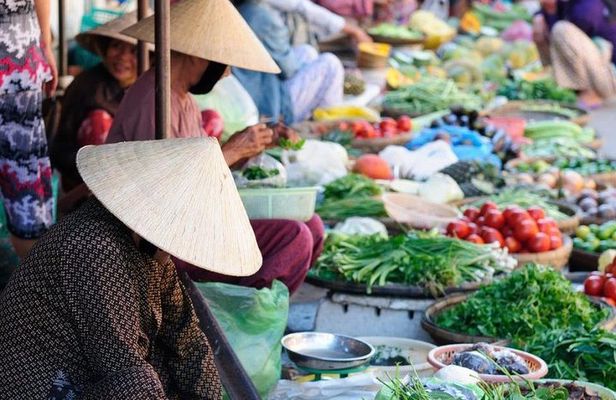 FARM TOUR AND HOME COOKING WITH LOCAL FAMILY IN HANOI 3-5 hours