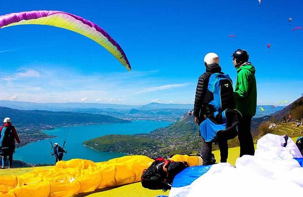 Sensation paragliding flight over the magnificent Lake Annecy