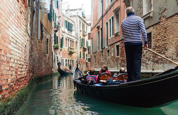 Welcome to Venice Group Tour St. Mark's Basilica & Gondola Ride