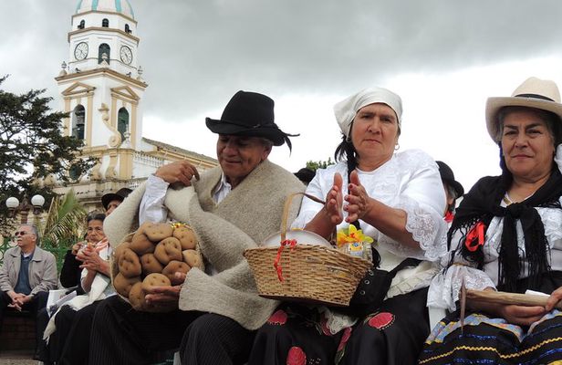 Private Day Trip to Traditional Towns Around Bogotá (9 Hrs.)