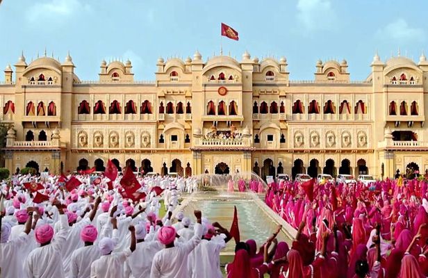 Unveiling Bollywood: Grand Tour of Iconic Real Sets & Their Story