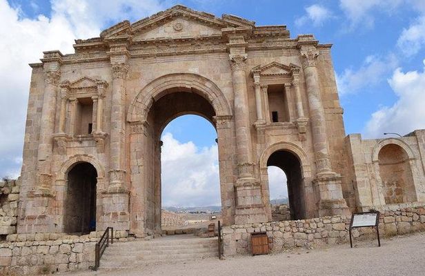 Private Amman, Jerash, and Dead Sea Full-Day Transfers from Amman