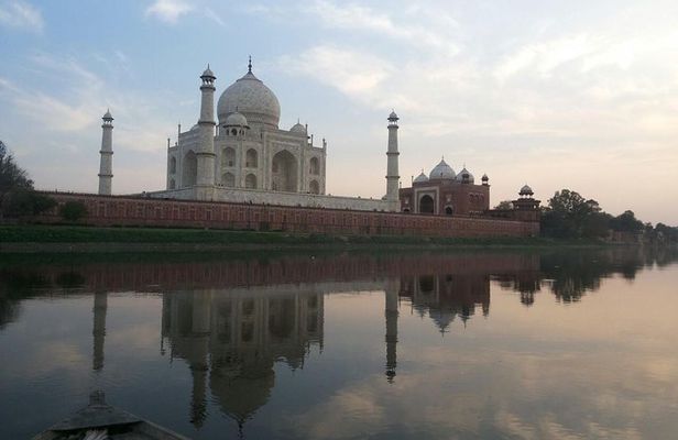 Private Day Tour to Taj Mahal from Delhi
