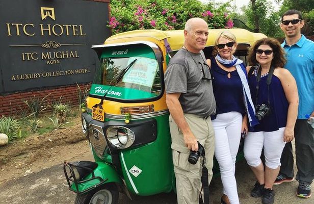 Skip the Line: Half Day Sunrise Tour of Taj Mahal by TUK TUK