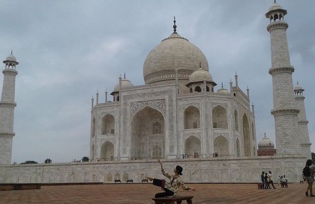 One Day Exclusively Grand Tour of Taj Mahal from Delhi