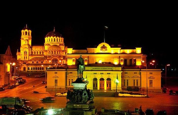 Sofia by Night Panoramic Tour with Dinner and Folklore Show