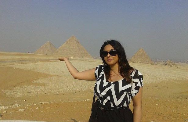 Solo Female Traveler Tour to Giza Memphis and Saqqara