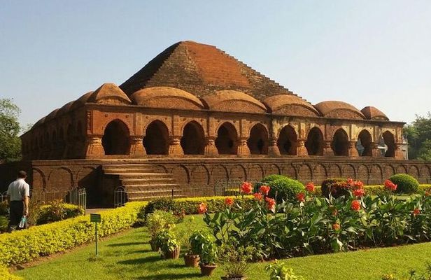 Day trip from Kolkata to Bishnupur for Terracotta Temples and Silk