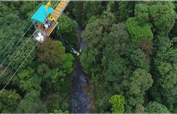 Bungee jump with canopy ziplines and long Superman cable in the way to La Fortuna