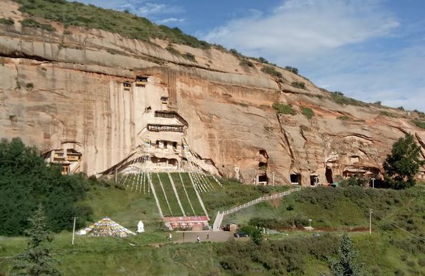 Private Day Tour: Horse Hoof Temple Grottoes and Zhangye Danxia Landform