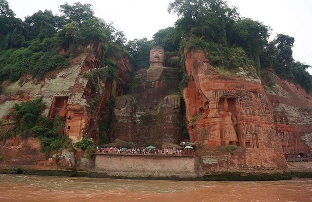 1-Day Chengdu Panda Base and Leshan Giant Buddha GROUP Tour