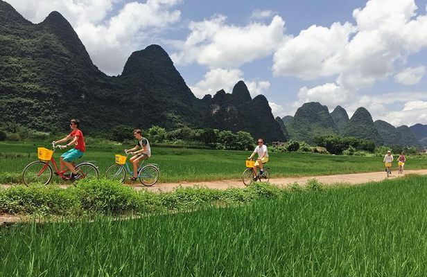 1-day Guilin Li River Cruise and Yangshuo Sightseeing Private Tour