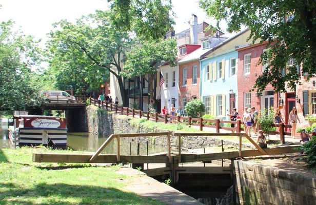Historic Georgetown: History, Gossip, & Architecture Walking Tour