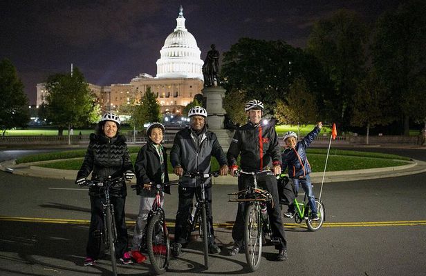 Private DC Monuments at Night Bike Tour