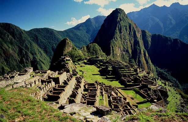 Cusco: Full-Day Tour to Machu Picchu by 360° train