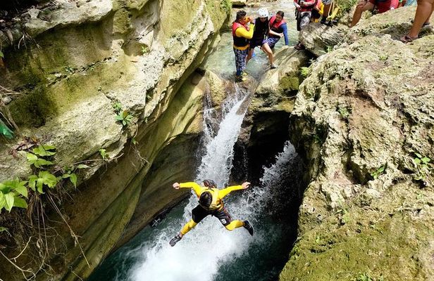 Canyoneering in Kawasan Badian Tour with Lunch & Transportation