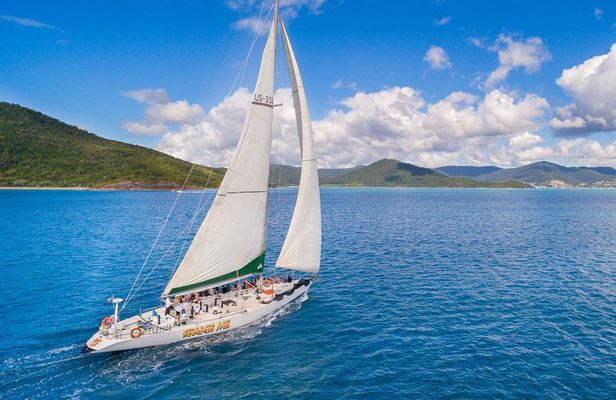 2-Night Whitsundays Sailing Cruise incl. Whitehaven Beach & Great Barrier Reef