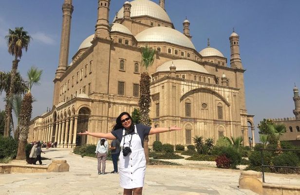 Private Day Tour to Old Islamic Cairo & Coptic Cairo with Lunch