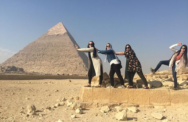 Privet Tour to Pyramids of Giza, Sphinx & Memphis and Saqqara
