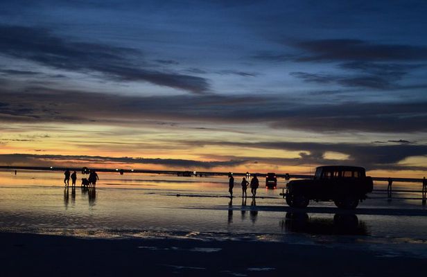 Private Salt Flat Full-Day Tour Including The Cemetery of Trains and Lunch from Uyuni