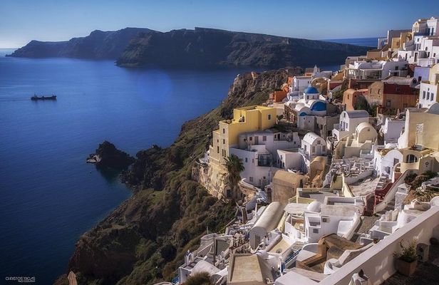 Private Guided Tour of Traditional Santorini with wine tasting- Full Day