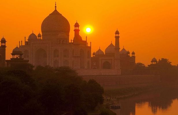 Taj Mahal, Agra Fort & Baby Taj Tour from Delhi- All Inclusive