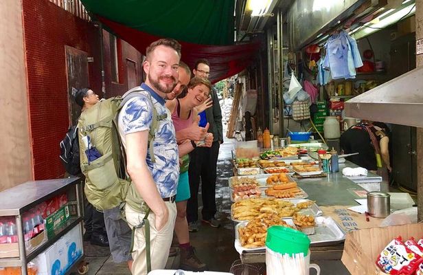 Small-Group Tour: Local Markets Hopper and Foodie in Hong Kong