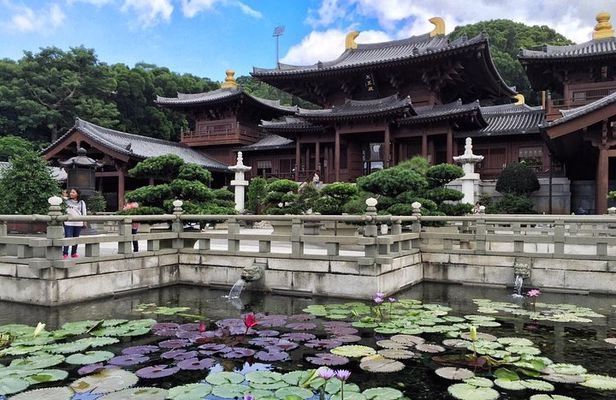 Small-Group Tour: Temples & Markets Discovering [PROMOTION]