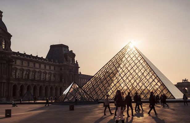 Closing Time at the Louvre: The Mona Lisa at her Most Peaceful