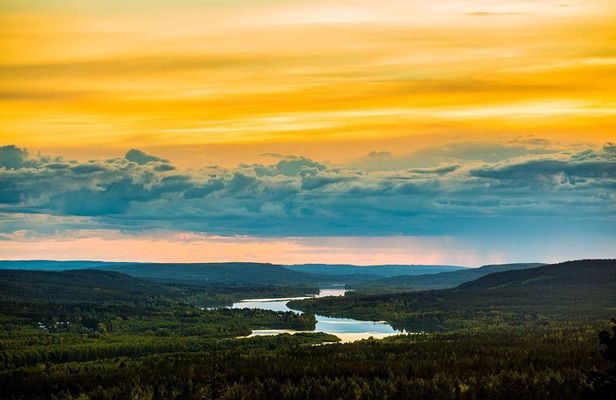 Midnight sun photography tour
