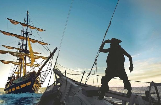 Pirate Ship Sunset Dinner and Show in Los Cabos