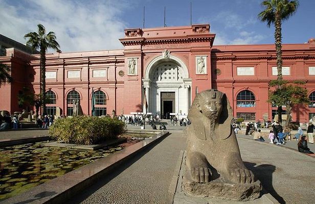 Cairo Sightseeing Tour (Giza Pyramids + Museum + Khan el Khalili Bazaar)