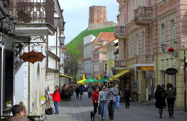Discover the main sights and hidden gems in Vilnius Old Town