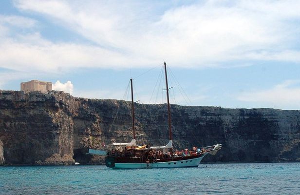 Malta: Blue Lagoon, Crystal Lagoon, Comino and Sea Caves